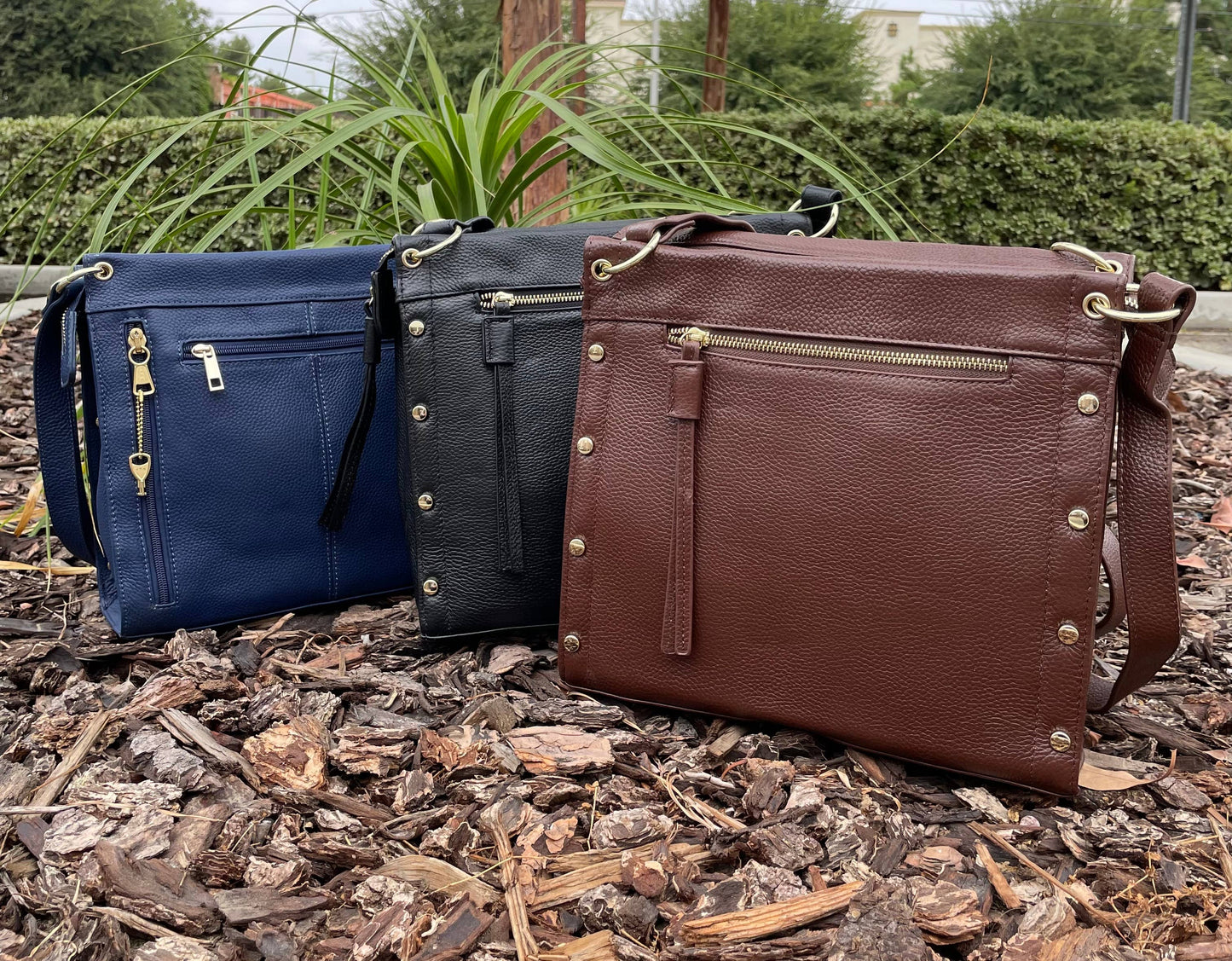 Cowhide leather shoulder bag with multiple pockets