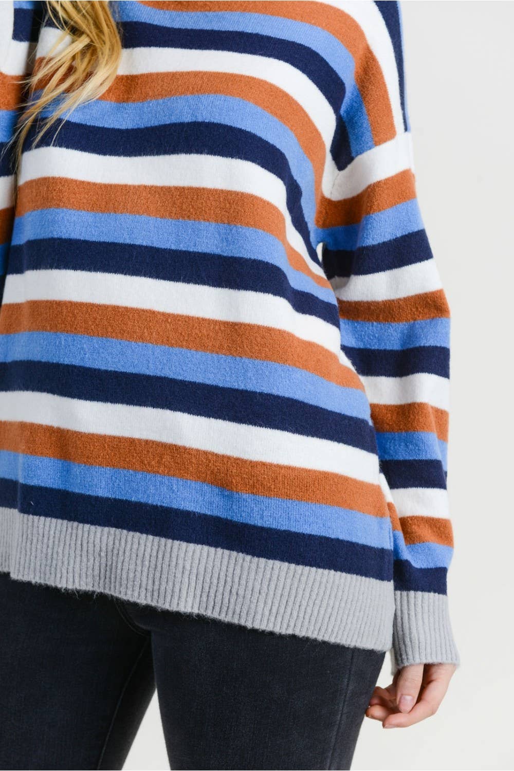 Chic Color Blocked Mock Neck Pullover 90067